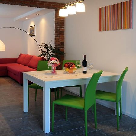 Apartment Outlet Split Bilik gambar