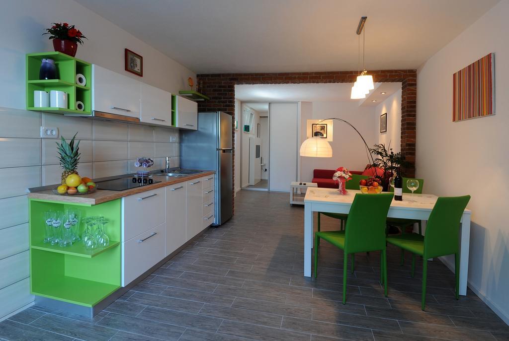 Apartment Outlet Split Bilik gambar